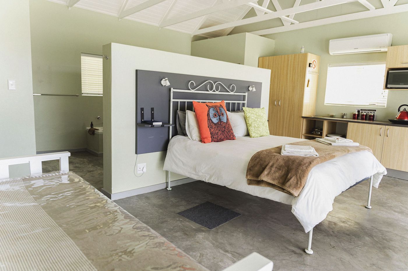 A bedroom — Kameelboomkoelte