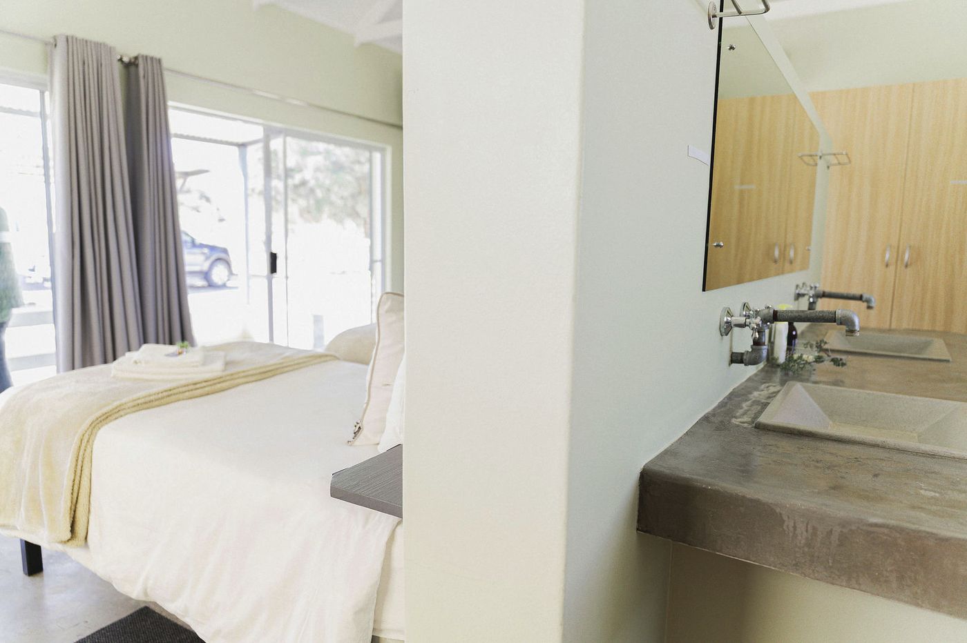 Bed and basin — Kameelboomkoelte