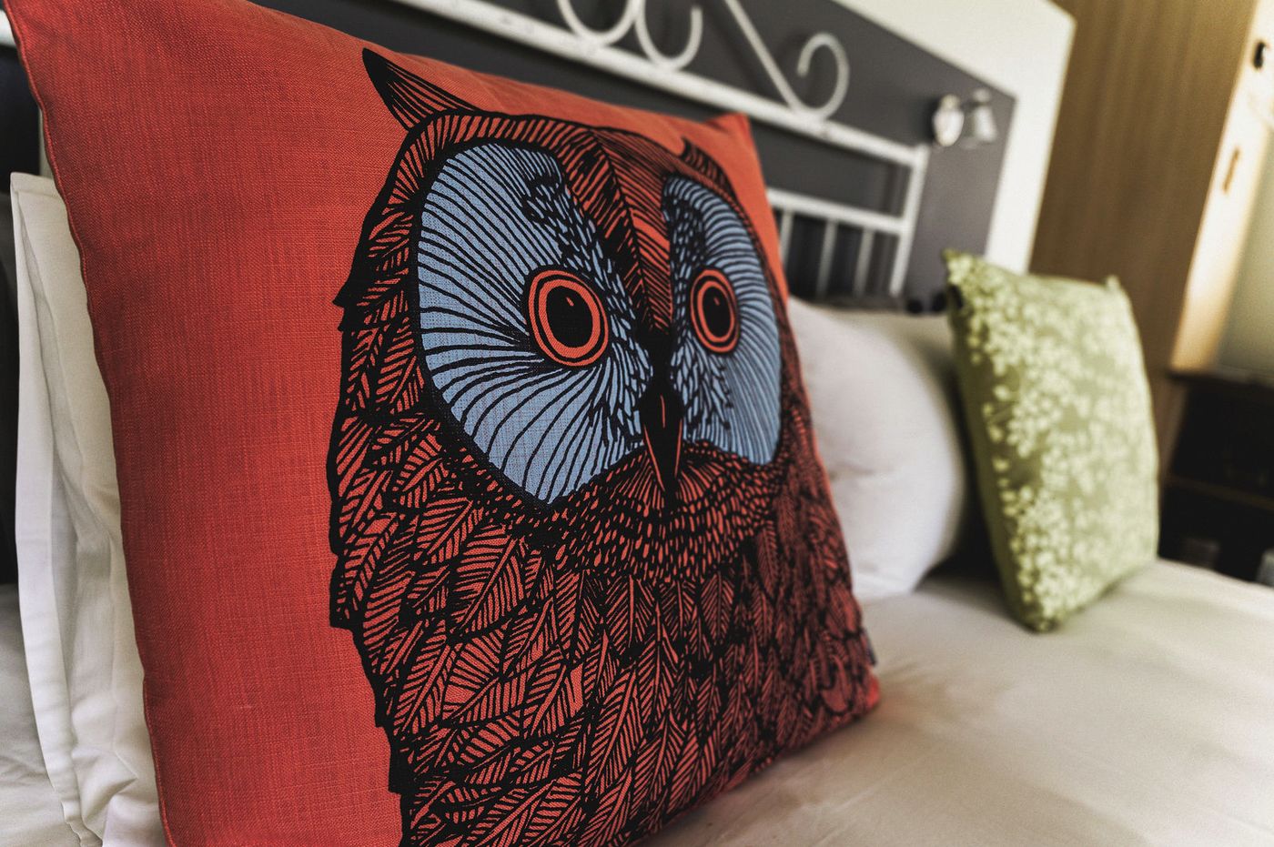 The owl cushion — Kameelboomkoelte